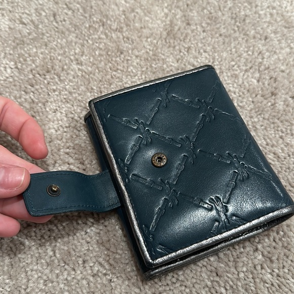 Vintage Longchamp Embossed Leather Wallet - Picture 5 of 10